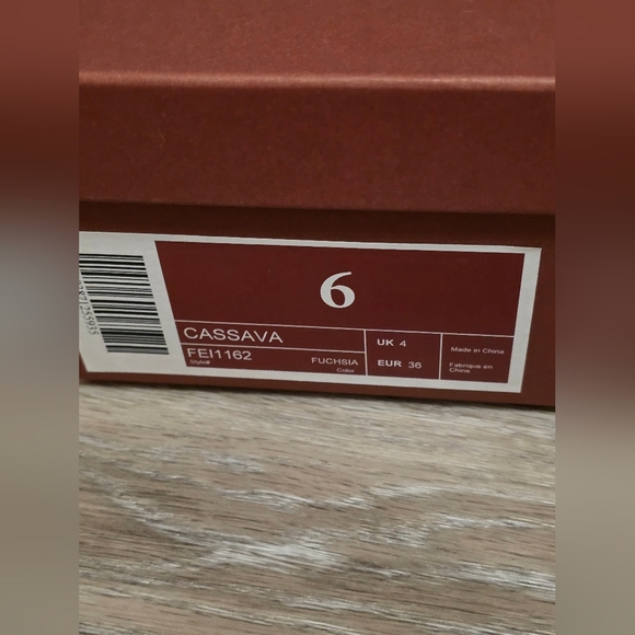 NWT Fuscia Women's Cassava Heels - Picture 13 of 14